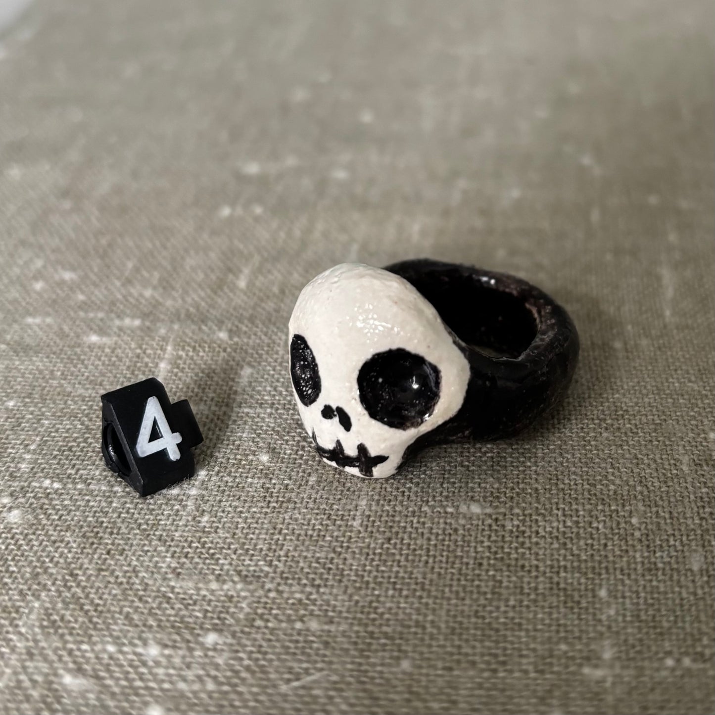 Medium ring - US 7 / UK N