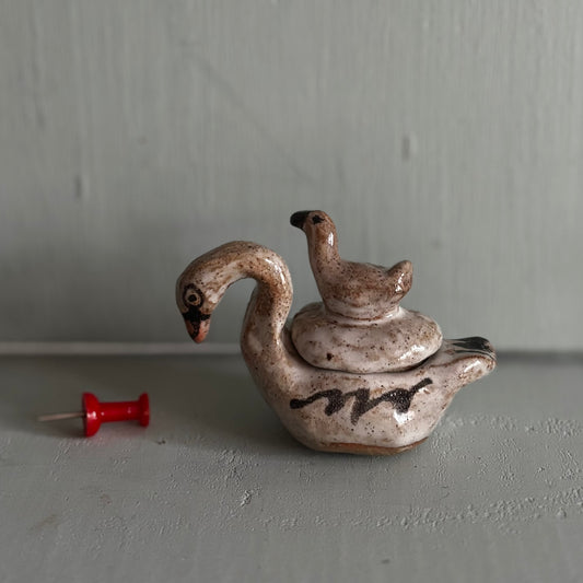 Swan and cygnet pot